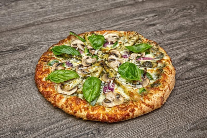 Yummy Garlic Chicken Pizza